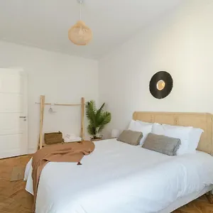 https://casa-boma-lisboa-charming-and-spacious-apartment-campolide-ii.hotels-lisbon-portugal.com