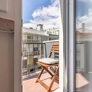 https://charming-design-apartment.hotels-lisbon-portugal.com